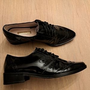 LOUISE ET CIE ADELISE PATENT LEATHER POINT TOE WINGTIP LACE UP OXFORDS